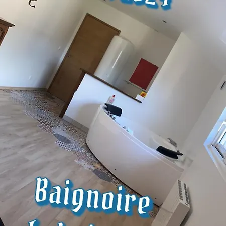 Nyaraló Gite, Maison Entiere Avec Billard Et Bel Espace De Vie La Grange *